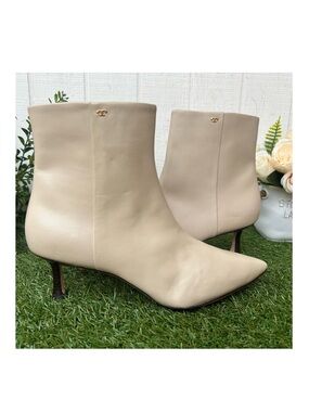 Tory Burch Light Beige Leather
Kitten Heel Pointed Ankle Bootie women size 9 NEW